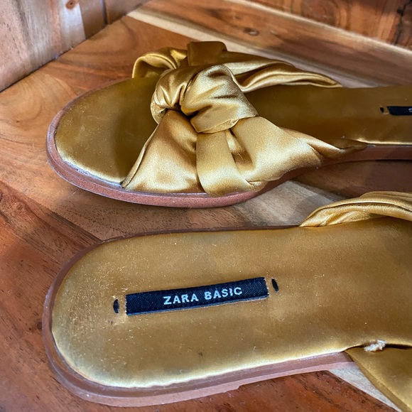 Golden colored with bow zara sandals - Picture 3 of 4